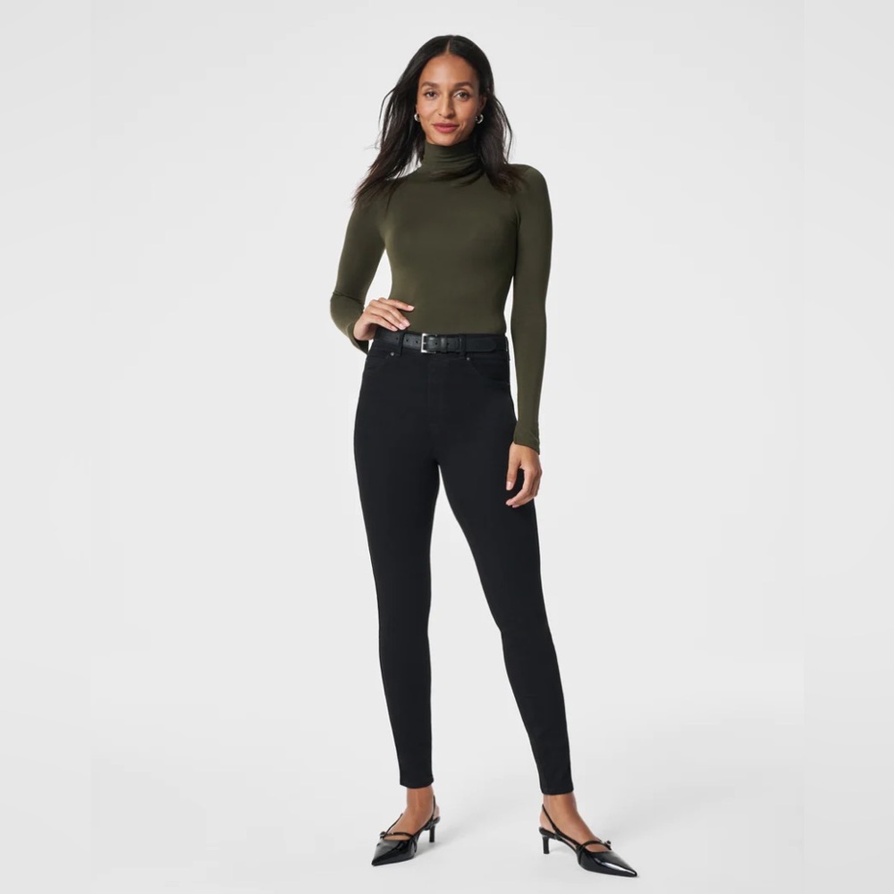 🌷 SPANX 20278 Ankle Skinny Jeans- Clean Black